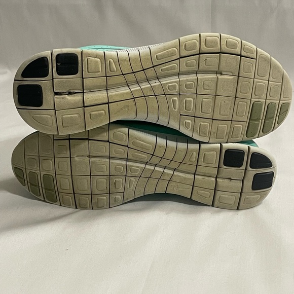 Nike shoes - Picture 5 of 6